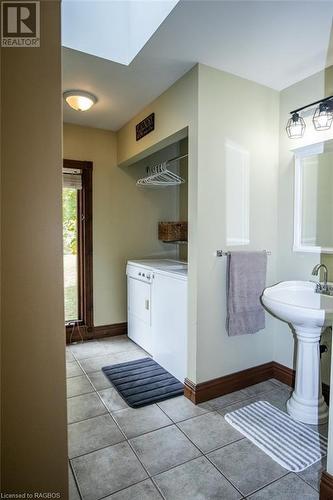 1440 Highway 6, South Bruce Peninsula, ON - Indoor Photo Showing Bathroom