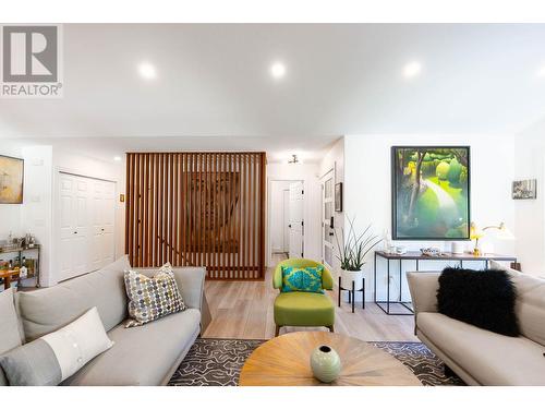 2492 Shannon View Drive, West Kelowna, BC - Indoor Photo Showing Living Room