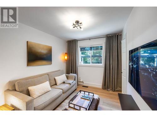 2492 Shannon View Drive, West Kelowna, BC - Indoor Photo Showing Living Room