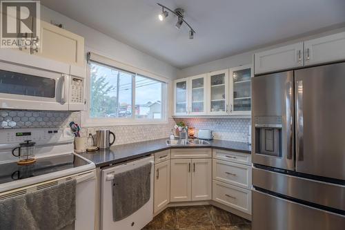 3099 South Main Street Unit# 53, Penticton, BC - Indoor Photo Showing Kitchen With Double Sink