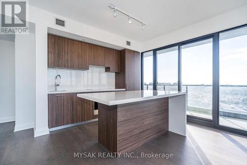 1001 - 33 Frederick Todd Way, Toronto, ON - Indoor Photo Showing Kitchen