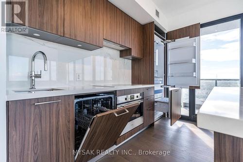 1001 - 33 Frederick Todd Way, Toronto, ON - Indoor Photo Showing Kitchen