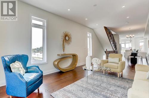 2821 Whites Road, Pickering, ON - Indoor Photo Showing Living Room