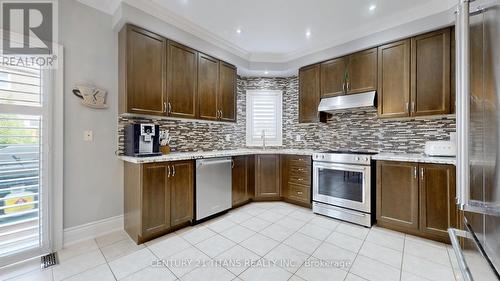 23 Santa Amato Crescent, Vaughan, ON - Indoor Photo Showing Kitchen