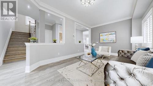 23 Santa Amato Crescent, Vaughan, ON - Indoor Photo Showing Living Room