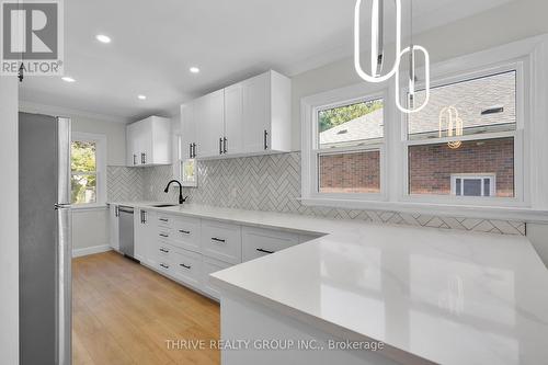 1346 Langmuir Avenue, London, ON - Indoor Photo Showing Kitchen With Upgraded Kitchen