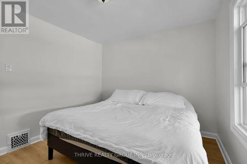 1346 Langmuir Avenue, London, ON - Indoor Photo Showing Bedroom