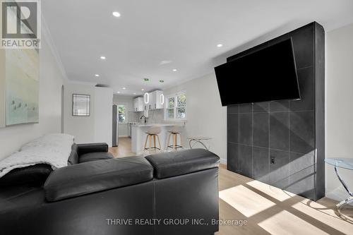 1346 Langmuir Avenue, London, ON - Indoor Photo Showing Living Room