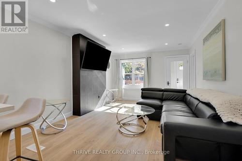 1346 Langmuir Avenue, London, ON - Indoor Photo Showing Living Room