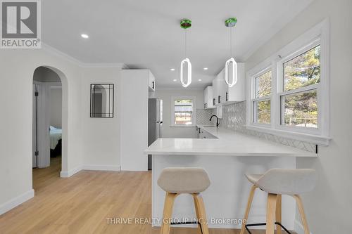 1346 Langmuir Avenue, London, ON - Indoor Photo Showing Kitchen With Upgraded Kitchen