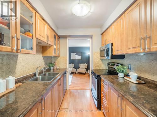 844 Laurier Avenue, Milton, ON - Indoor Photo Showing Kitchen With Double Sink