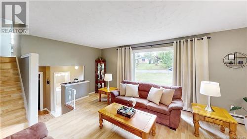 100 Brookview Crescent, Saint John, NB - Indoor Photo Showing Living Room