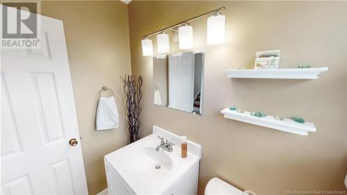 100 Brookview Crescent, Saint John, NB - Indoor Photo Showing Bathroom