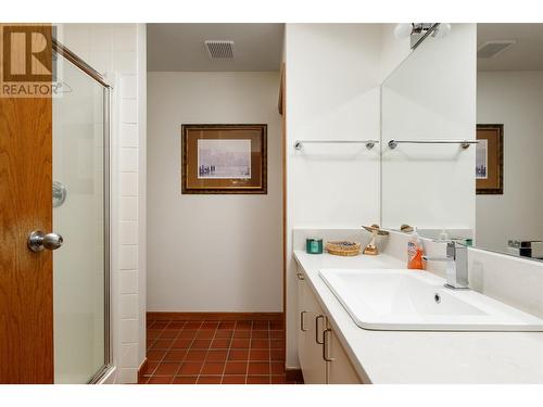 1642 West Kelowna Road, West Kelowna, BC - Indoor Photo Showing Bathroom