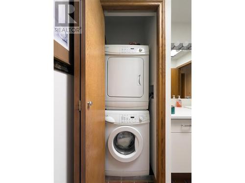 1642 West Kelowna Road, West Kelowna, BC - Indoor Photo Showing Laundry Room