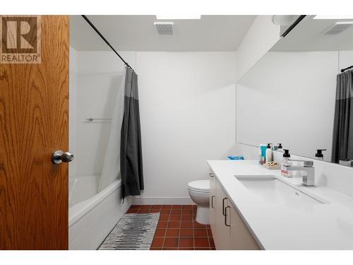 1642 West Kelowna Road, West Kelowna, BC - Indoor Photo Showing Bathroom