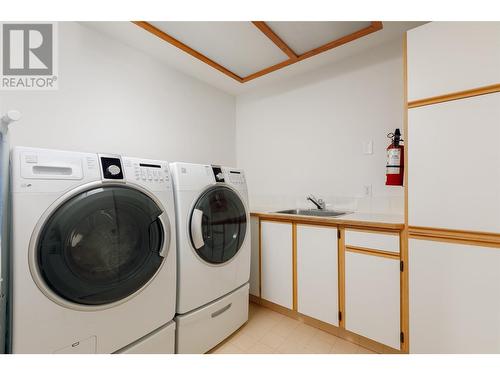 1642 West Kelowna Road, West Kelowna, BC - Indoor Photo Showing Laundry Room