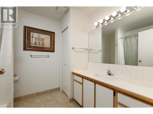 1642 West Kelowna Road, West Kelowna, BC - Indoor Photo Showing Bathroom