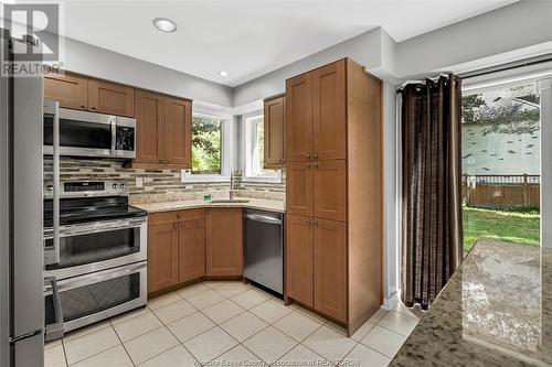 4700 Wembley, Windsor, ON - Indoor Photo Showing Kitchen