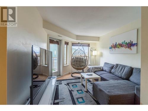 629 Lansdowne Street Unit# 205, Kamloops, BC - Indoor Photo Showing Living Room