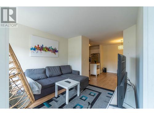 629 Lansdowne Street Unit# 205, Kamloops, BC - Indoor Photo Showing Living Room