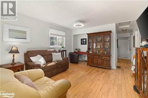 1050 Privet Drive, Minden Hills, ON - Indoor Photo Showing Living Room