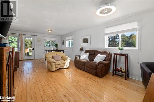 1050 Privet Drive, Minden Hills, ON - Indoor Photo Showing Living Room