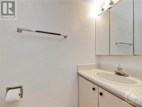 306 Cathcart Street, Ottawa, ON - Indoor Photo Showing Bathroom