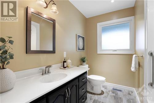 27 Boyd Street, Carleton Place, ON - Indoor Photo Showing Bathroom