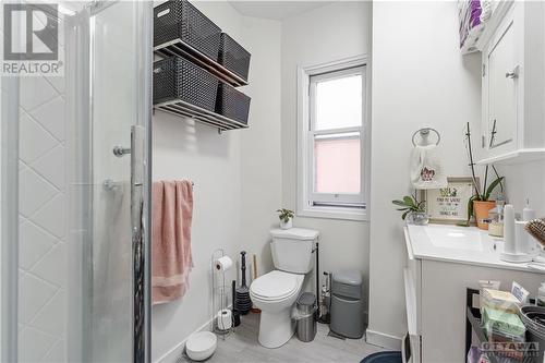 Unit 2 - 128 Flora Street, Ottawa, ON - Indoor Photo Showing Bathroom