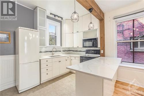 128 Flora Street, Ottawa, ON - Indoor Photo Showing Kitchen