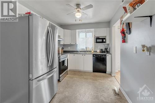 3190 Bannon Way, Ottawa, ON - Indoor Photo Showing Kitchen