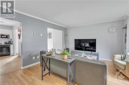 3190 Bannon Way, Ottawa, ON - Indoor Photo Showing Living Room