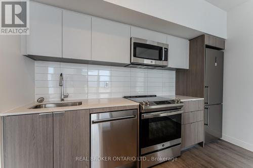 901 - 8 Hughson Street N, Hamilton, ON - Indoor Photo Showing Kitchen