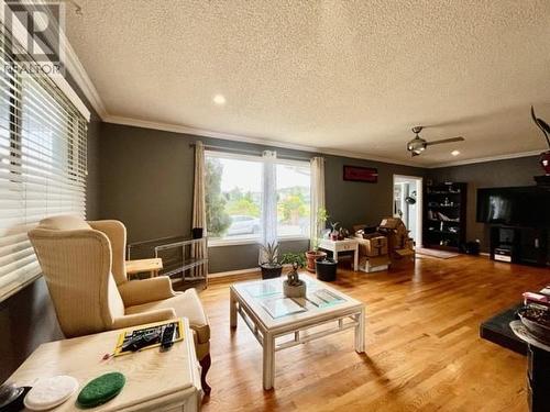 2524 Churchill Road, West Kelowna, BC - Indoor Photo Showing Living Room