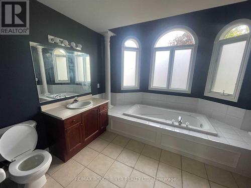 1700 Bishop Court, Oshawa (Samac), ON - Indoor Photo Showing Bathroom