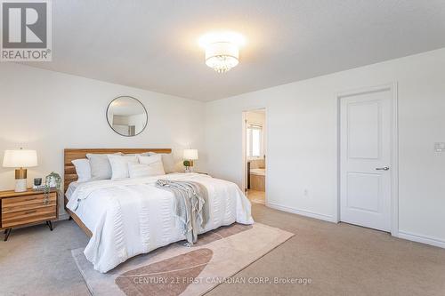 1316 Whetherfield Street, London, ON - Indoor Photo Showing Bedroom