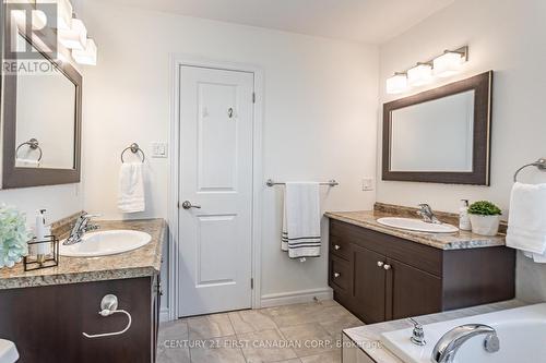 1316 Whetherfield Street, London, ON - Indoor Photo Showing Bathroom