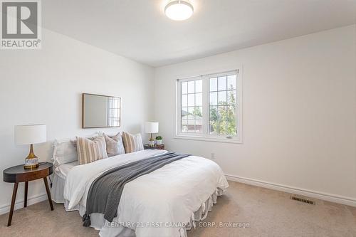 1316 Whetherfield Street, London, ON - Indoor Photo Showing Bedroom