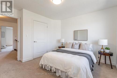 1316 Whetherfield Street, London, ON - Indoor Photo Showing Bedroom