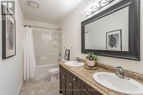 1316 Whetherfield Street, London, ON - Indoor Photo Showing Bathroom