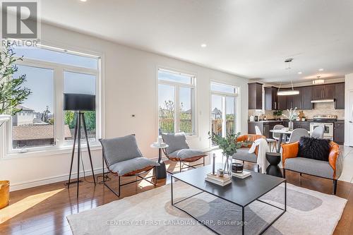 1316 Whetherfield Street, London, ON - Indoor Photo Showing Living Room