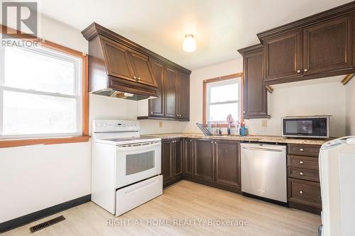 18 Harris Crescent, Belleville, ON - Indoor Photo Showing Kitchen