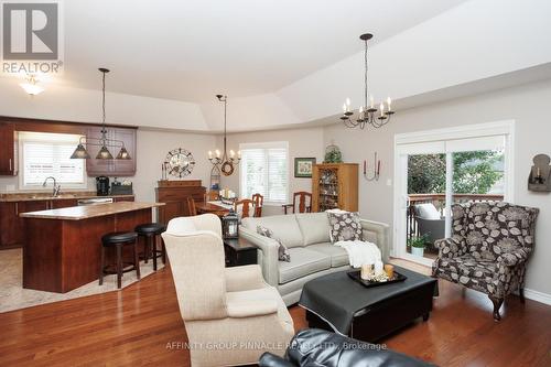 10 Horton Place, Kawartha Lakes (Lindsay), ON - Indoor Photo Showing Living Room