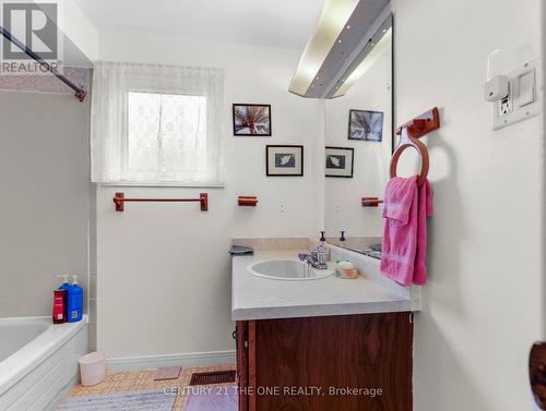 12 Bexhill Drive, London, ON - Indoor Photo Showing Bathroom