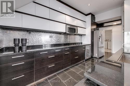 605 - 130 Steamship Bay Road, Gravenhurst, ON - Indoor Photo Showing Kitchen