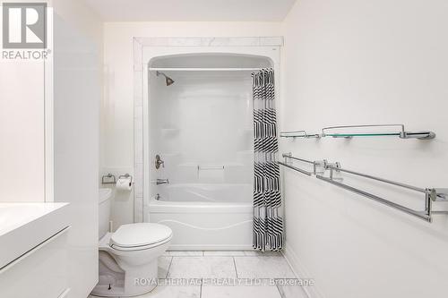 605 - 130 Steamship Bay Road, Gravenhurst, ON - Indoor Photo Showing Bathroom