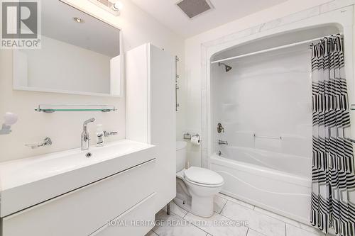 605 - 130 Steamship Bay Road, Gravenhurst, ON - Indoor Photo Showing Bathroom