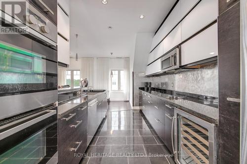 605 - 130 Steamship Bay Road, Gravenhurst, ON - Indoor Photo Showing Kitchen With Upgraded Kitchen