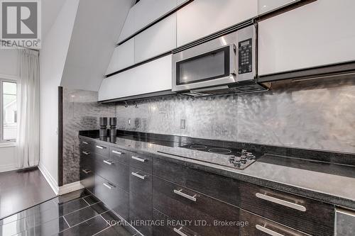 605 - 130 Steamship Bay Road, Gravenhurst, ON - Indoor Photo Showing Kitchen